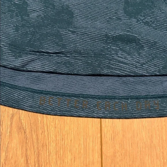 2 Lululemon men’s athletic shirts - Picture 2 of 8